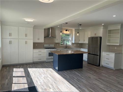 1888B Highway 3 E, Dunnville, ON - Indoor Photo Showing Kitchen With Double Sink