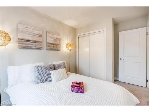 12 Rapids Lane, Hamilton, ON - Indoor Photo Showing Bedroom