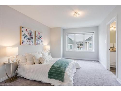 12 Rapids Lane, Hamilton, ON - Indoor Photo Showing Bedroom
