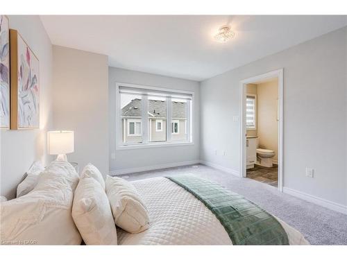 12 Rapids Lane, Hamilton, ON - Indoor Photo Showing Bedroom