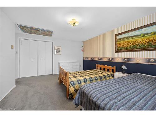 356 Cranbrook Drive, Hamilton, ON - Indoor Photo Showing Bedroom