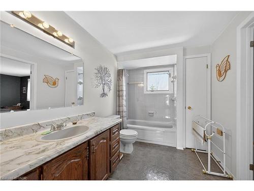 356 Cranbrook Drive, Hamilton, ON - Indoor Photo Showing Bathroom