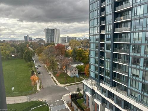 2705-25 Wellington Street S, Kitchener, ON - Outdoor