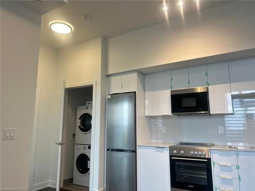 2705-25 Wellington Street S, Kitchener, ON - Indoor Photo Showing Kitchen With Stainless Steel Kitchen