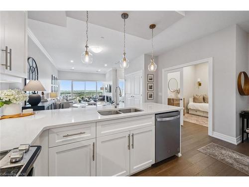1010-1880 Gordon Street, Guelph, ON - Indoor Photo Showing Kitchen With Double Sink With Upgraded Kitchen