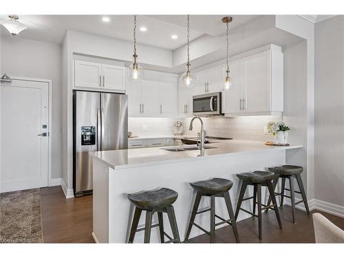 1010-1880 Gordon Street, Guelph, ON - Indoor Photo Showing Kitchen With Upgraded Kitchen