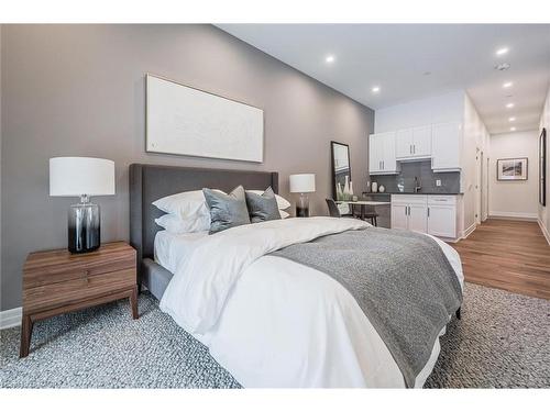 1010-1880 Gordon Street, Guelph, ON - Indoor Photo Showing Bedroom