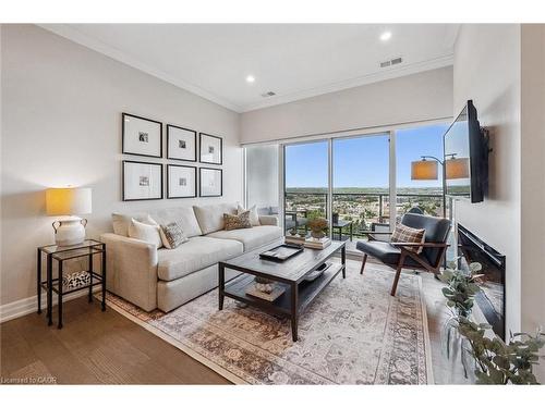 1010-1880 Gordon Street, Guelph, ON - Indoor Photo Showing Living Room