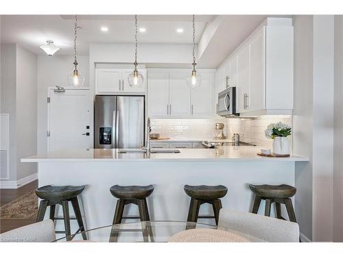 1010-1880 Gordon Street, Guelph, ON - Indoor Photo Showing Kitchen With Double Sink With Upgraded Kitchen
