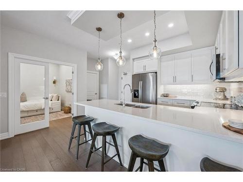 1010-1880 Gordon Street, Guelph, ON - Indoor Photo Showing Kitchen With Double Sink With Upgraded Kitchen
