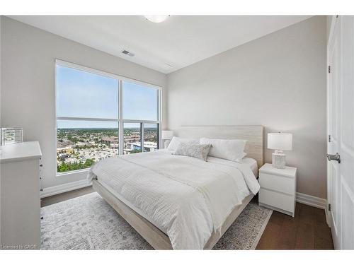 1010-1880 Gordon Street, Guelph, ON - Indoor Photo Showing Bedroom