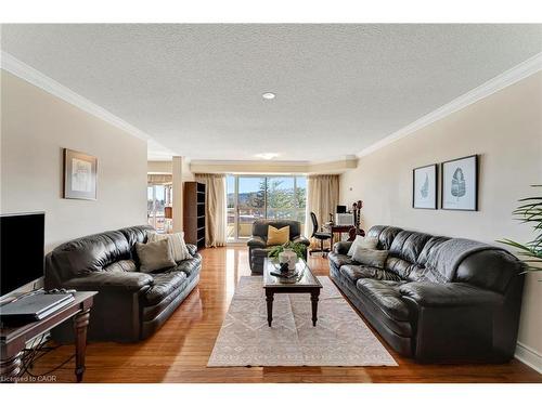 506-1770 Main Street W, Hamilton, ON - Indoor Photo Showing Living Room