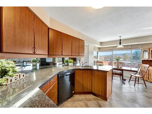 506-1770 Main Street W, Hamilton, ON - Indoor Photo Showing Kitchen