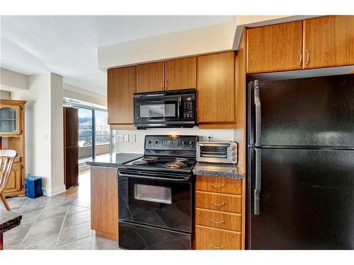 506-1770 Main Street W, Hamilton, ON - Indoor Photo Showing Kitchen