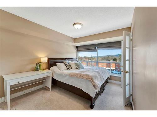 506-1770 Main Street W, Hamilton, ON - Indoor Photo Showing Bedroom