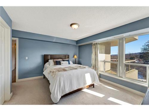 506-1770 Main Street W, Hamilton, ON - Indoor Photo Showing Bedroom