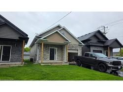 Lower-180 Commercial Street  Welland, ON L3B 5Z6