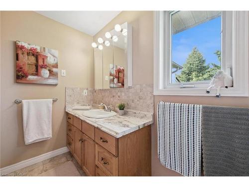5044 Whitelaw Road, Guelph/Eramosa, ON - Indoor Photo Showing Bathroom