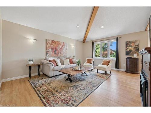 5044 Whitelaw Road, Guelph/Eramosa, ON - Indoor Photo Showing Living Room