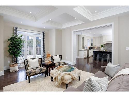 125 Paliser Court, Oakville, ON - Indoor Photo Showing Living Room