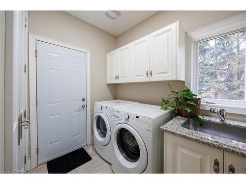 125 Paliser Court, Oakville, ON - Indoor Photo Showing Laundry Room