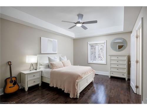 125 Paliser Court, Oakville, ON - Indoor Photo Showing Bedroom