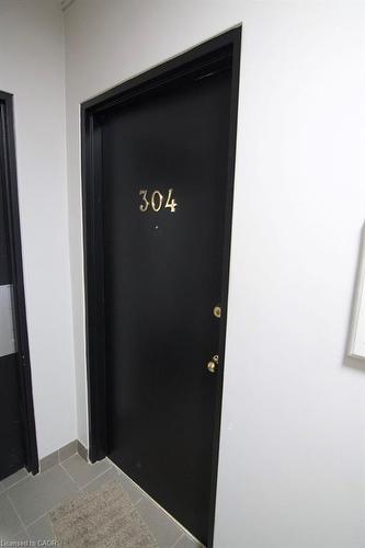 304-122 Sixth Avenue, Kitchener, ON - Indoor Photo Showing Other Room