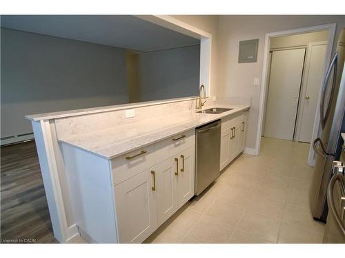 304-122 Sixth Avenue, Kitchener, ON - Indoor Photo Showing Kitchen With Double Sink