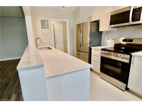 304-122 Sixth Avenue, Kitchener, ON - Indoor Photo Showing Kitchen With Double Sink