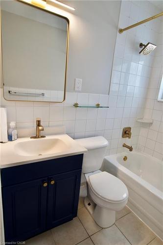 304-122 Sixth Avenue, Kitchener, ON - Indoor Photo Showing Bathroom