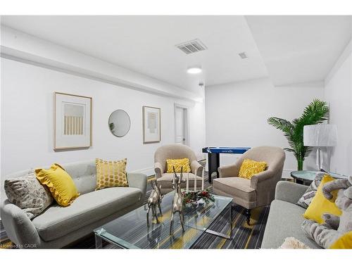 34 Indiana Road W, Hagersville, ON - Indoor Photo Showing Living Room