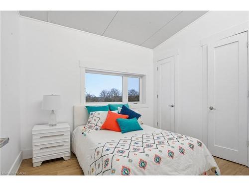 34 Indiana Road W, Hagersville, ON - Indoor Photo Showing Bedroom