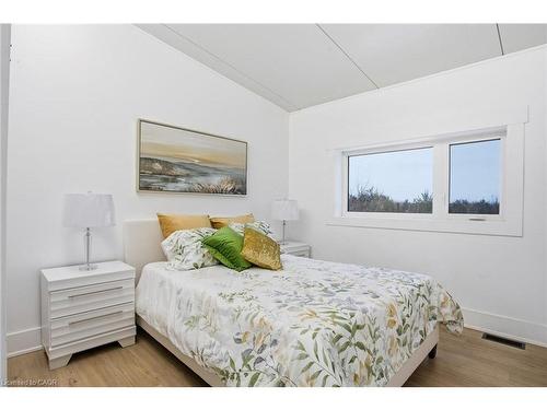 34 Indiana Road W, Hagersville, ON - Indoor Photo Showing Bedroom