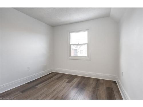 2-198 Sherman Avenue N, Hamilton, ON - Indoor Photo Showing Other Room