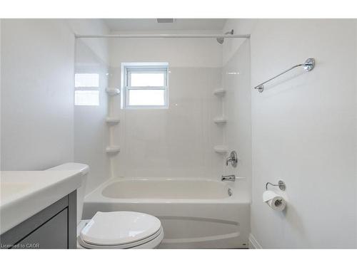2-198 Sherman Avenue N, Hamilton, ON - Indoor Photo Showing Bathroom