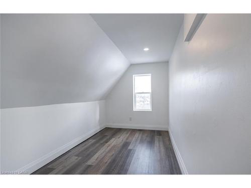 2-198 Sherman Avenue N, Hamilton, ON - Indoor Photo Showing Other Room