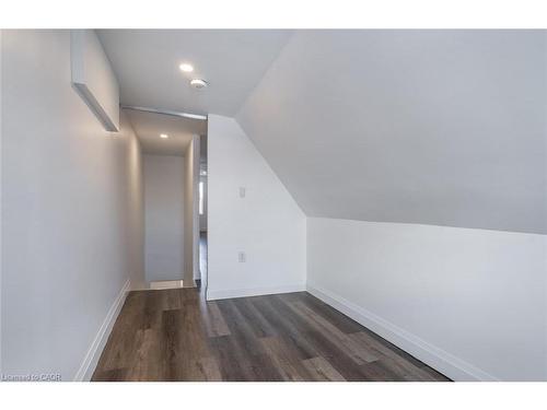 2-198 Sherman Avenue N, Hamilton, ON - Indoor Photo Showing Other Room