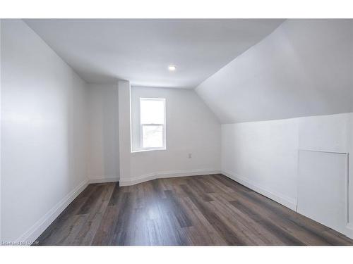 2-198 Sherman Avenue N, Hamilton, ON - Indoor Photo Showing Other Room