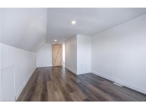 2-198 Sherman Avenue N, Hamilton, ON - Indoor Photo Showing Other Room