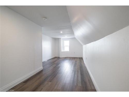2-198 Sherman Avenue N, Hamilton, ON - Indoor Photo Showing Other Room