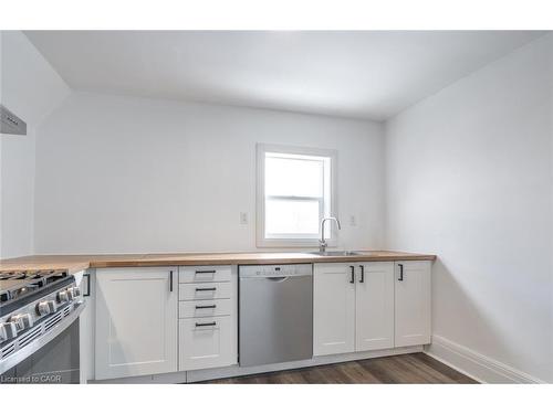 2-198 Sherman Avenue N, Hamilton, ON - Indoor Photo Showing Kitchen