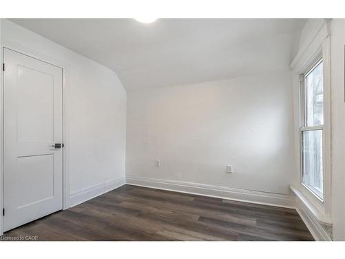 2-198 Sherman Avenue N, Hamilton, ON - Indoor Photo Showing Other Room