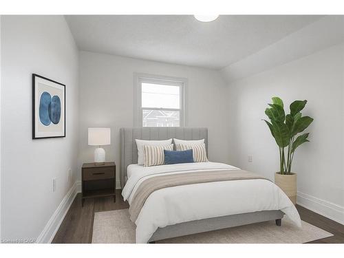2-198 Sherman Avenue N, Hamilton, ON - Indoor Photo Showing Bedroom