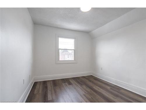 2-198 Sherman Avenue N, Hamilton, ON - Indoor Photo Showing Other Room