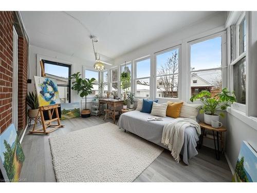 186 Huxley Avenue S, Hamilton, ON - Indoor Photo Showing Living Room