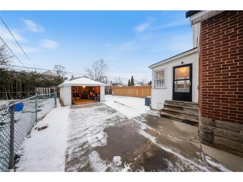 186 Huxley Avenue S, Hamilton, ON - Outdoor