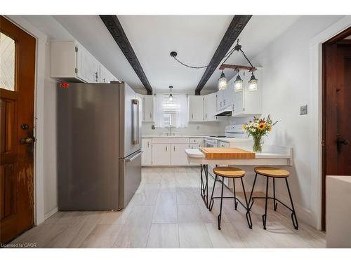 186 Huxley Avenue S, Hamilton, ON - Indoor Photo Showing Kitchen