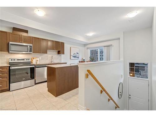 21-383 Dundas Street E, Waterdown, ON - Indoor Photo Showing Kitchen