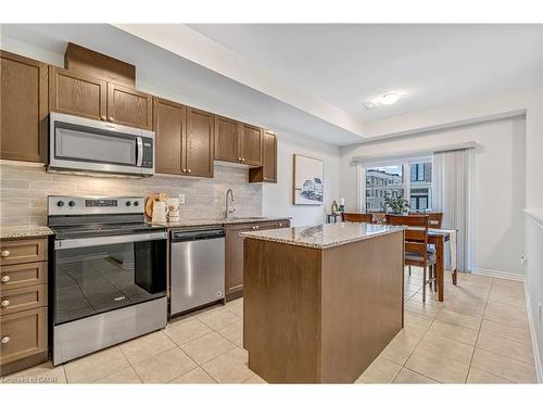 21-383 Dundas Street E, Waterdown, ON - Indoor Photo Showing Kitchen