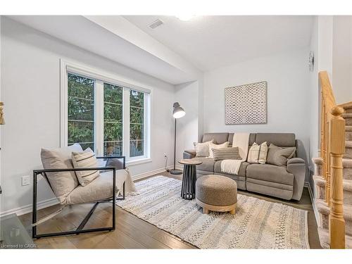 21-383 Dundas Street E, Waterdown, ON - Indoor Photo Showing Living Room